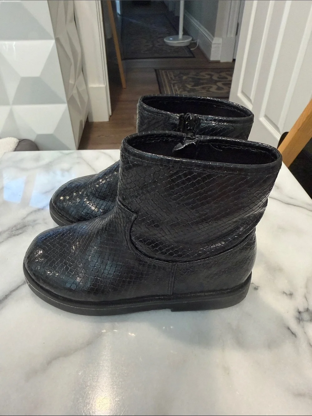Zara TG Size 10 Black Croc Textured Ankle Boots